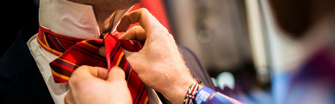 HOW TO TIE A BOW TIE IN 10 EASY STEPS