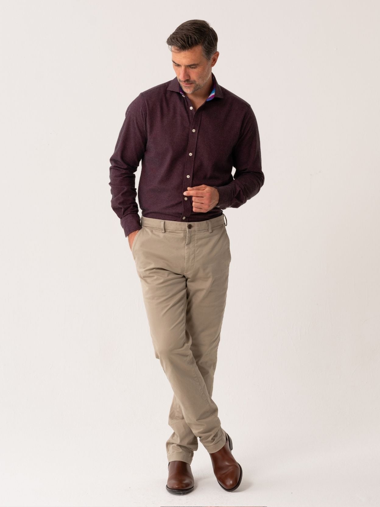 Man wearing a dark Burgundy Cotton-Cashmere shirt and beige pants on a white background