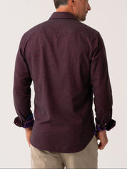 Man wearing a dark Burgundy Cotton-Cashmere shirt from behind with rolled-up sleeves on a white background